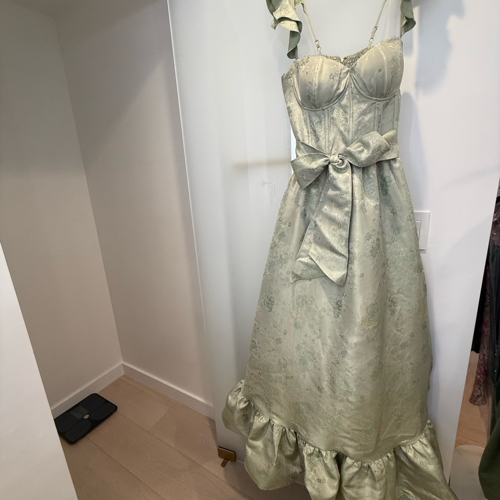 V. Chapman Elegant Cream Maxi Dress with Ruffles - Picture 2 of 5